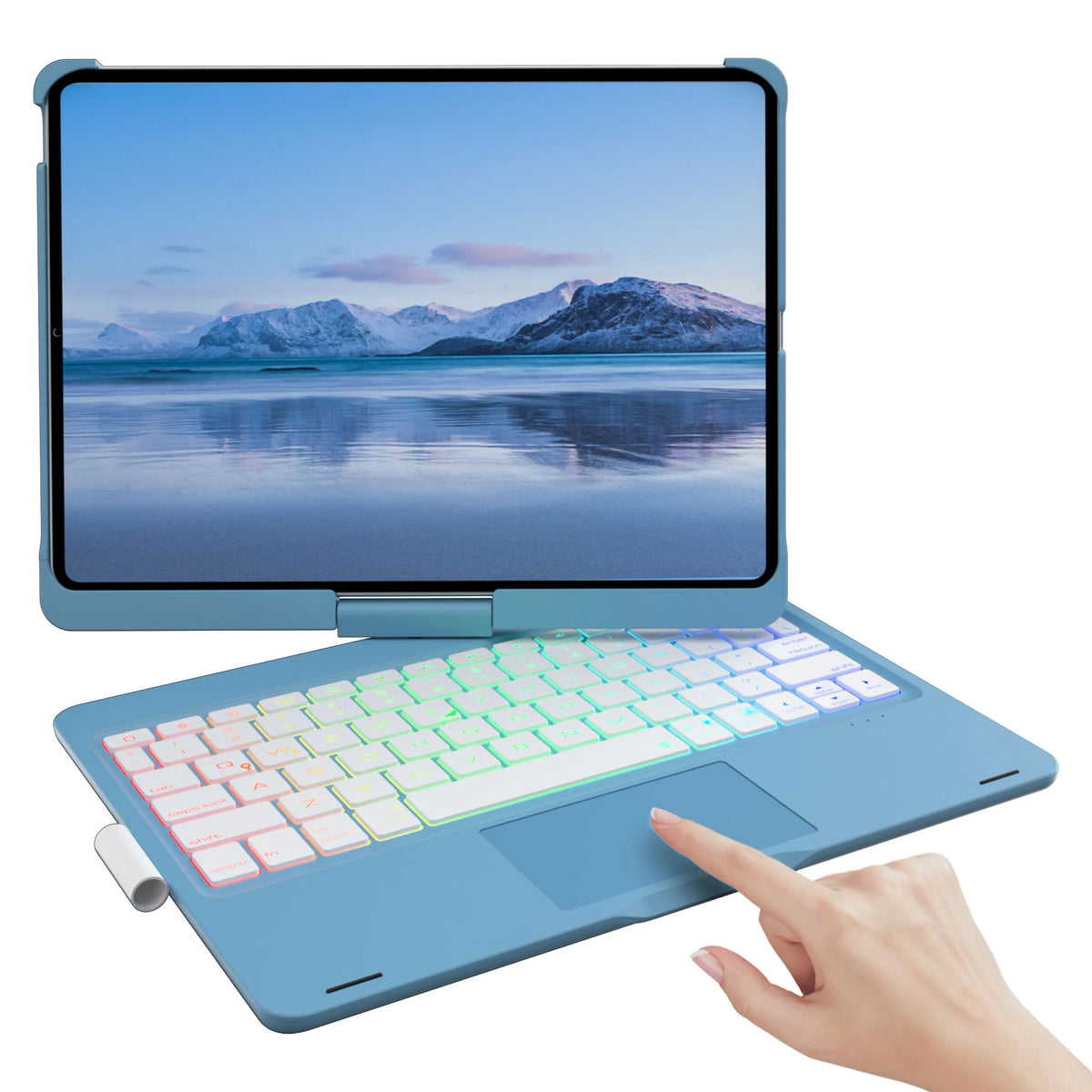 Eine hellblaue, hintergrundbeleuchtete Tastenkiste mit einem Trackpad für ein iPad neben einer Hand.