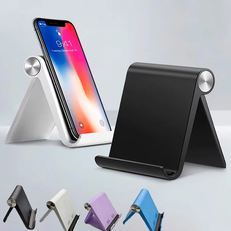 Klappbarer Handy-Ständer in verschiedenen Farben und Winkeln, einschließlich einer schwarzen Version neben einem iPhone.