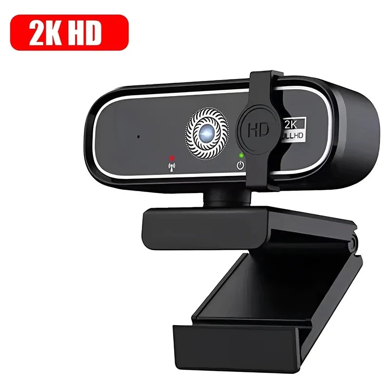 Schwarze 2K HD USB-Webcam mit eingebautem Mikrofon, montiert auf einem flexiblen Stativhalter.