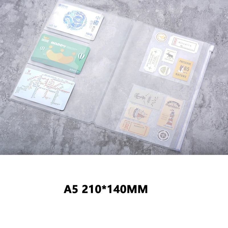 Bolsa transparente con cremallera de tamaño A5, conteniendo etiquetas y tarjetas pequeñas para viajar y almacenar