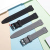 A black silicone watch strap is shown alongside replacement tools on a light blue background.