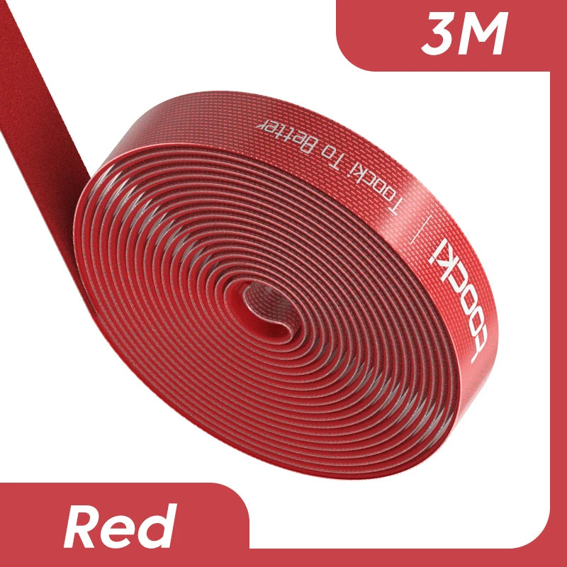 Rote 3M-Klebebandrolle mit der Aufschrift 'Tucky to Better'.