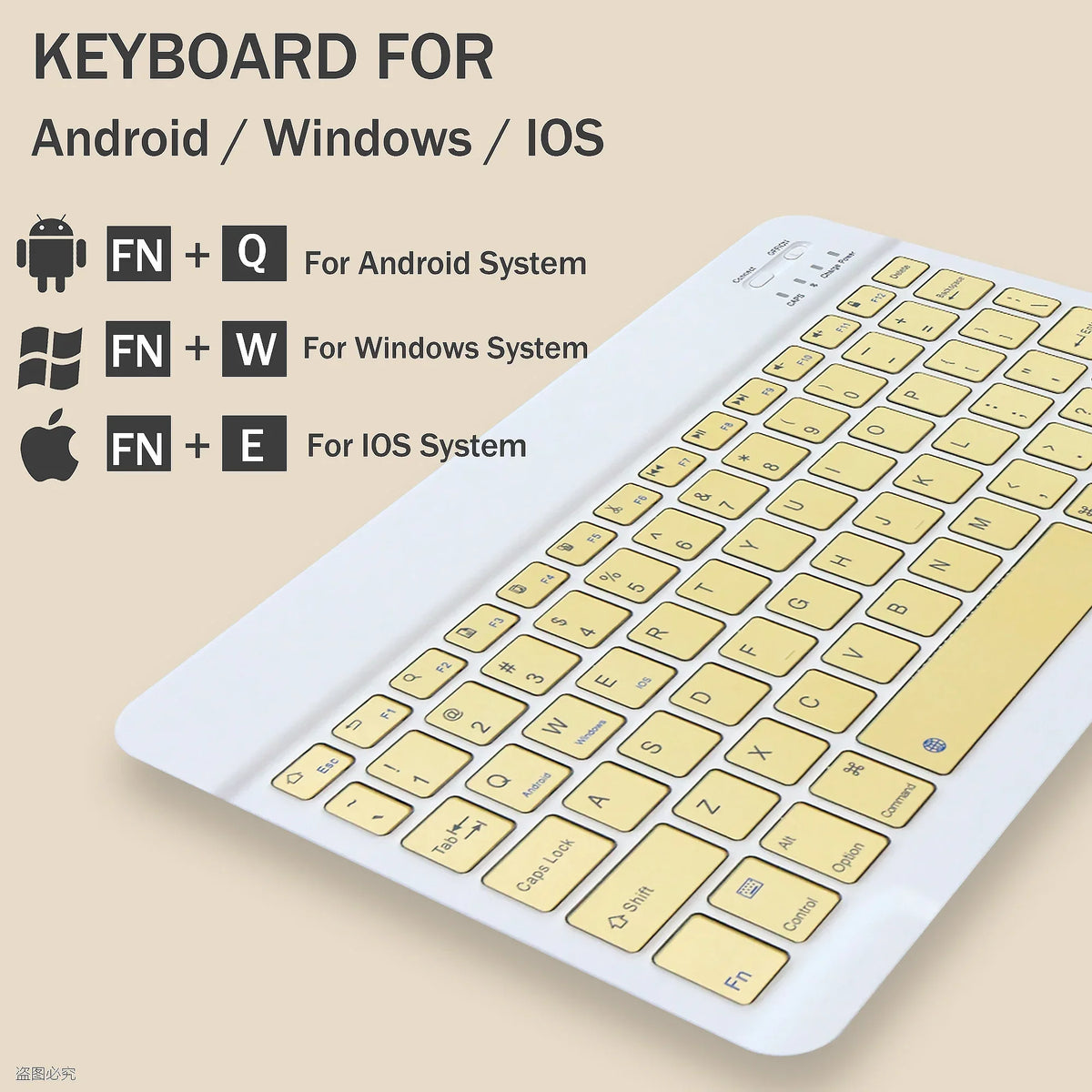 Weiße Tastatur mit goldenen Tasten und magnetischem Lederetui, zeigt Funktionen für Android, Windows und iOS