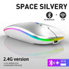 Silberne kabellose Gaming-Maus mit RGB-Beleuchtung, die Bluetooth- und 2.4G-Konnektivitätsoptionen zeigt.