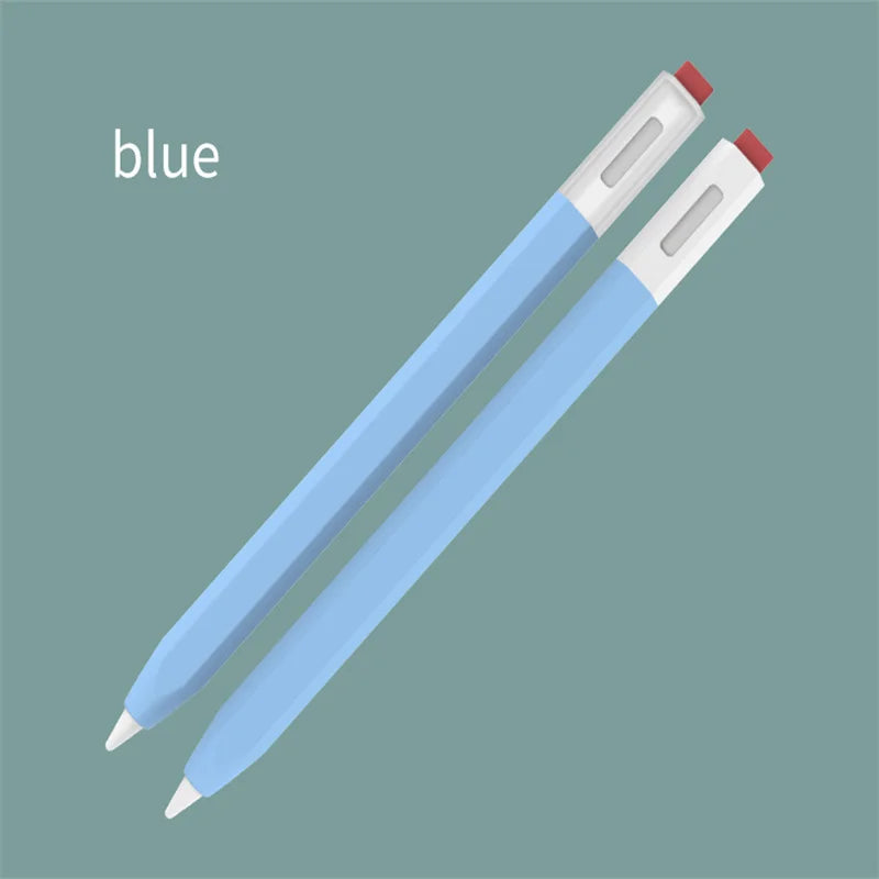 Un stylo ou un feutre bleu clair, vue en diagonale sur un fond vert sourd.