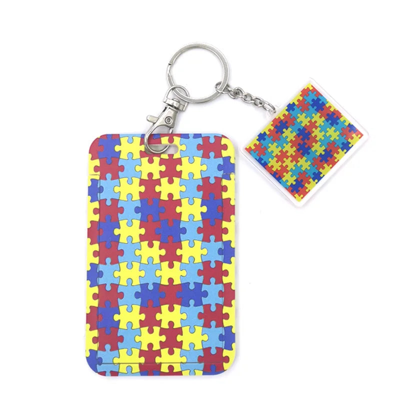 Buntes Puzzle-Teil-Muster-Lanyard-Schlüsselring mit Metallclip und quadratischem Ausweiskartenhalter.