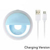 حلقة تصوير ذاتي (سيلفي) من LED أبيض بعدسة زرقاء وكابل شحن USB.