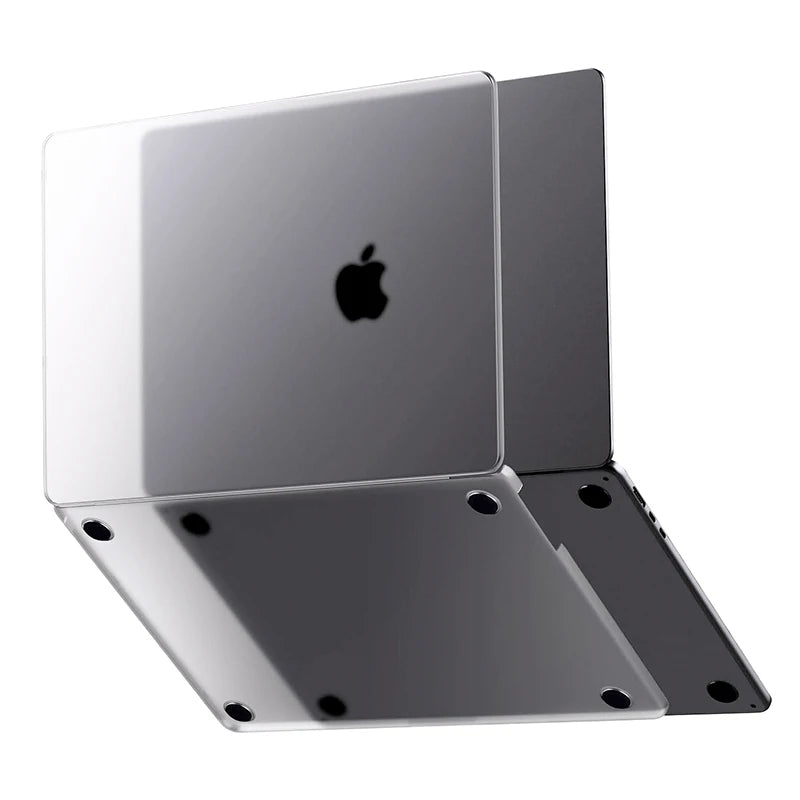 Silberner Laptop-Schutzhülle für ein 13-Zoll-MacBook Pro, in Winkelansicht.