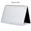 Carcasa o estuche protector blanco para laptop, vista desde arriba.