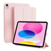 Una funda magnética plegable y inteligente rosa para un iPad se muestra junto al dispositivo.