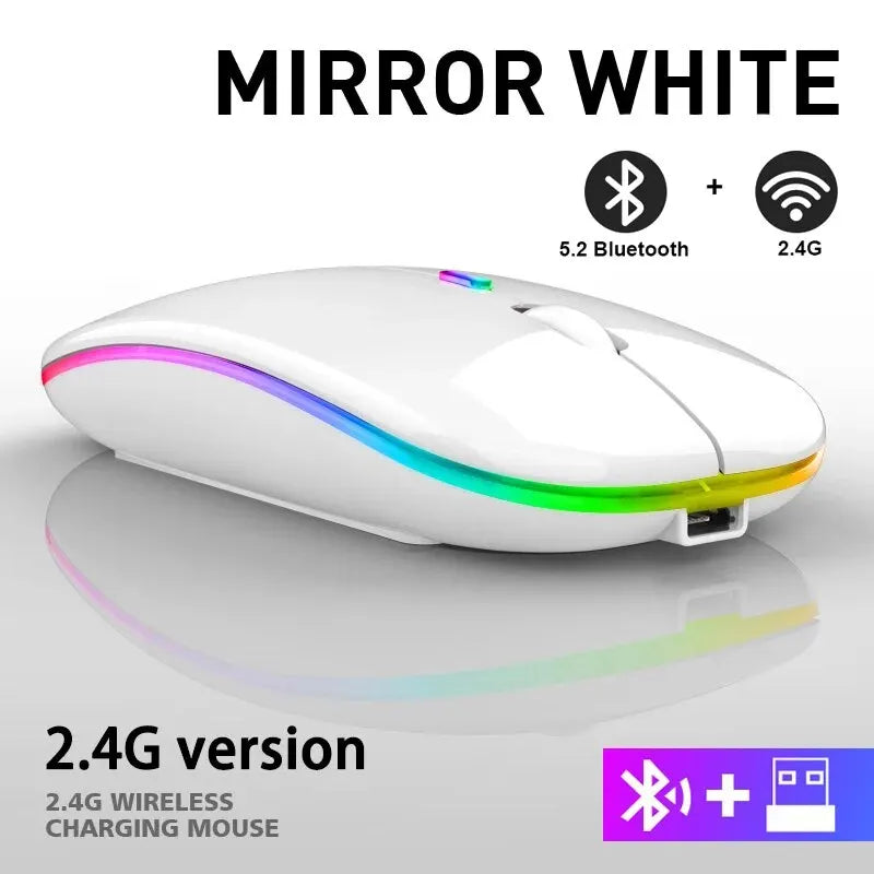 Weiße kabellose Gaming-Maus mit RGB-Lichtleiste, gezeigt auf reflektierender Oberfläche.