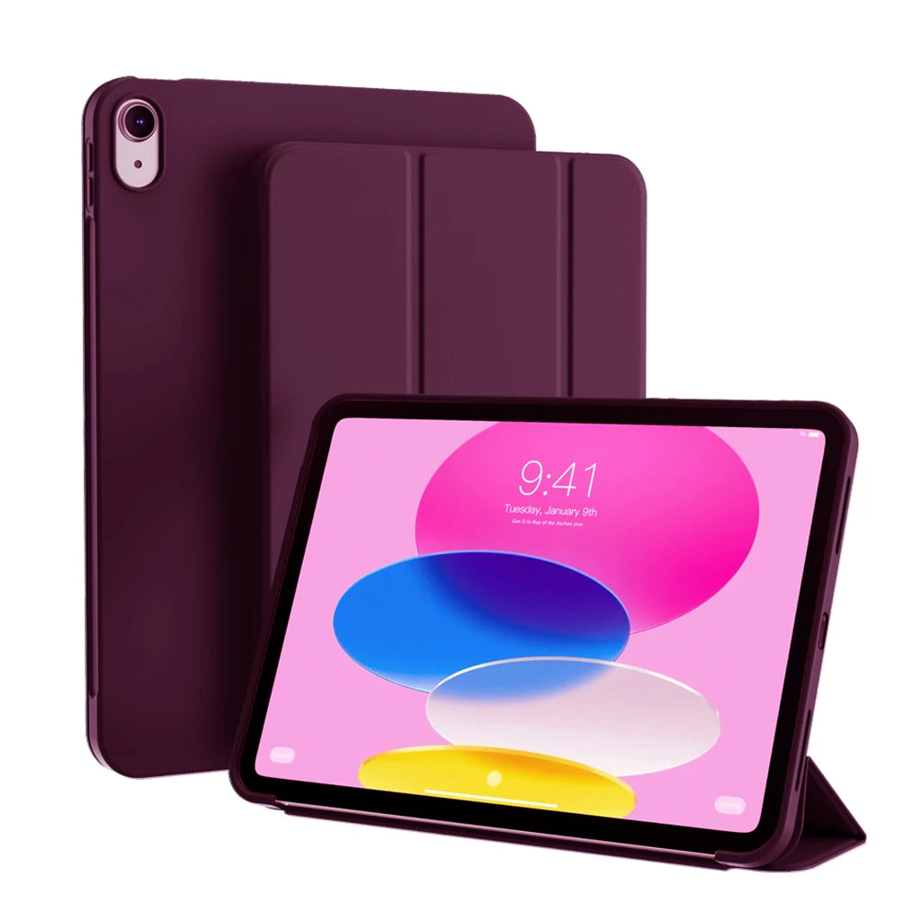 Funda magnética plegable púrpura para iPad, mostrada junto al dispositivo.