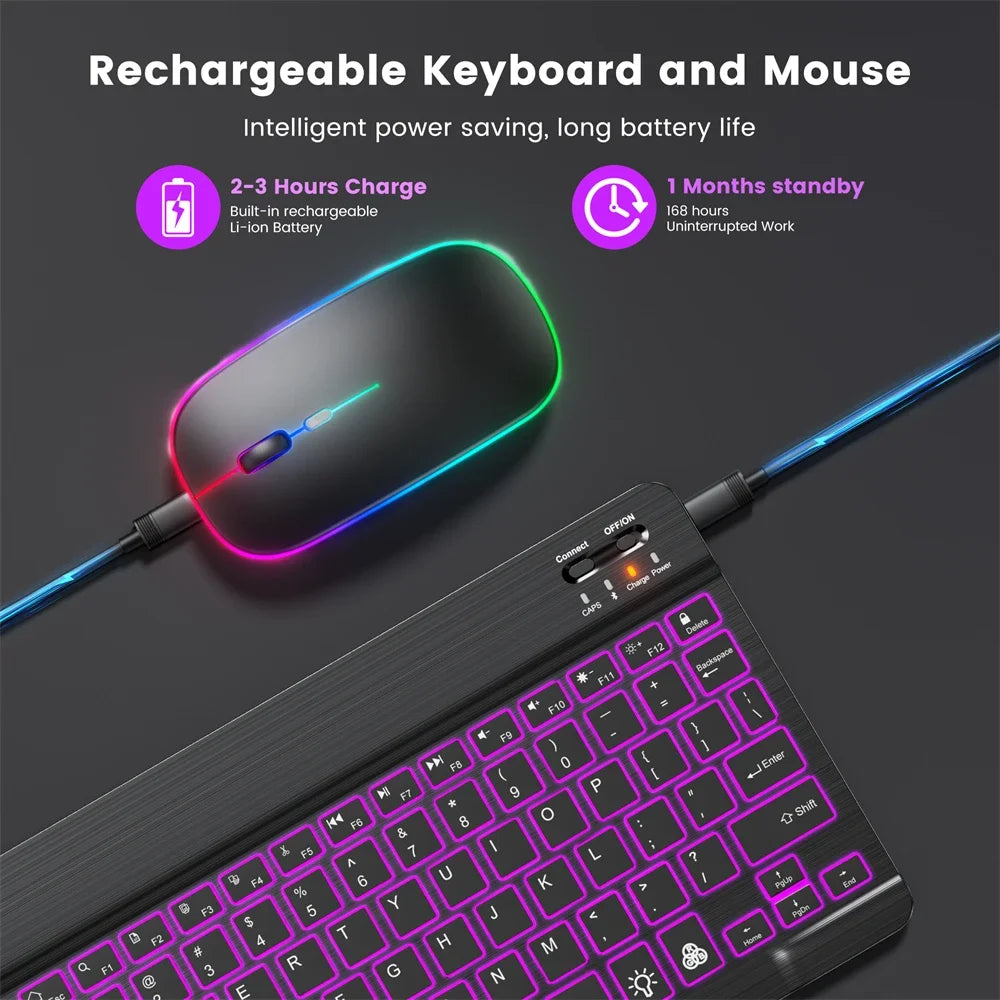 Combo de teclado y mouse recargable negro con detalles brillantes azules y rosas en primer plano.