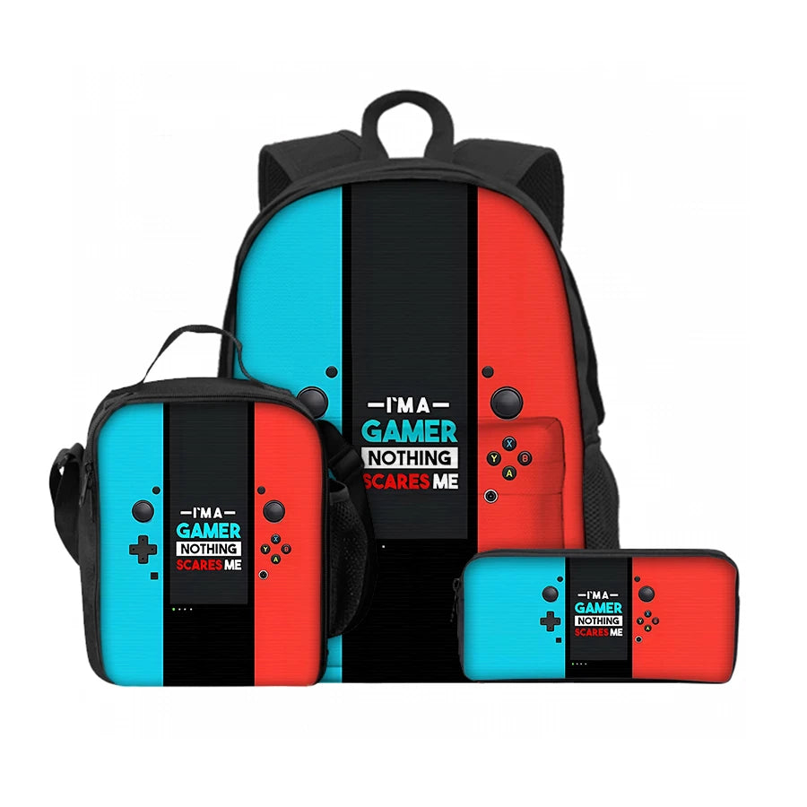 Schwarzer Rucksack und drei passende Beutel in Rot, Orange und Blau für ein Gamer-Thema