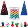 Un set de tres juguetes antiestrés en espiral de varios colores, incluyendo negro, rosa, verde y azul.
