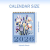 Calendario de escritorio azul para 2026 con ilustración floral y dimensiones de 21cm x 16cm.