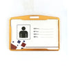 Porta credenciales rectangular de color dorado con ranura para tarjeta de plástico blanca y líneas en blanco para información