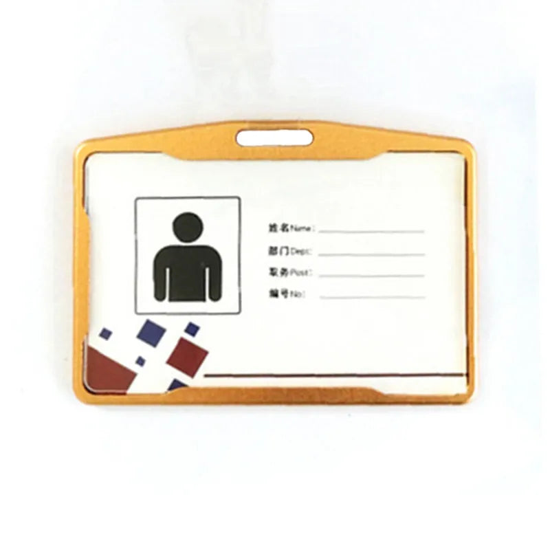 Porta credenciales rectangular de color dorado con ranura para tarjeta de plástico blanca y líneas en blanco para información