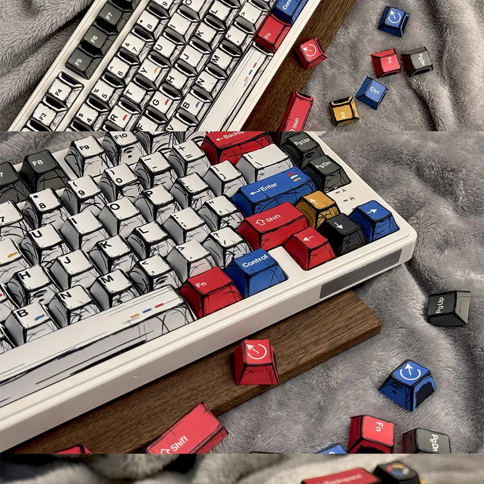 Nahaufnahme einer weißen mechanischen Tastatur mit individuellen roten und blauen Tastenkappen auf einer grauen Stoffoberfläc