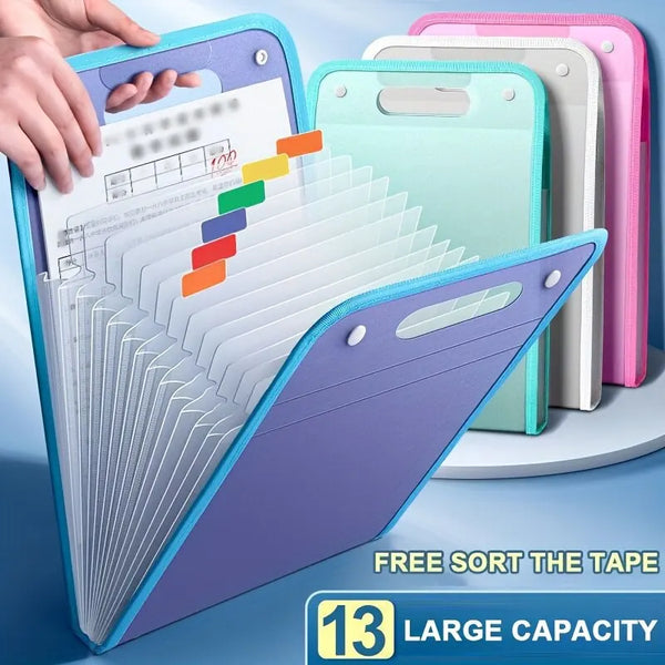 Un organisateur de documents portable accordéon violet avec plusieurs pochettes en plastique colorées, à côté d'un organisate