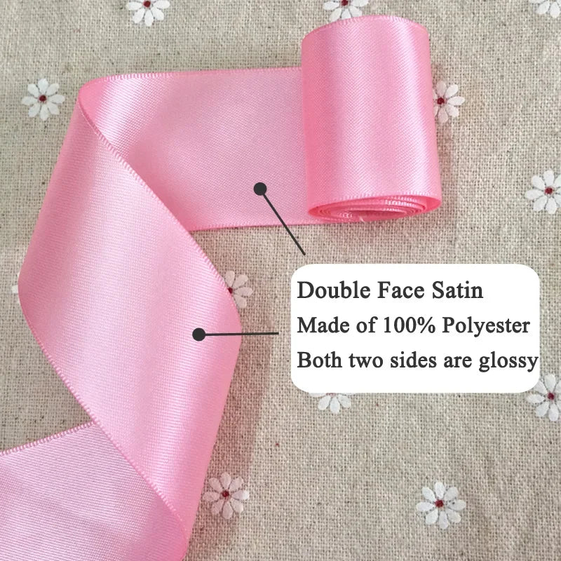 Pinkes doppelseitiges Satinbandrolle aus 100 % Polyester mit glänzenden Seiten