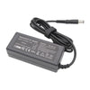 Adaptador de corriente universal negro para portátil con cable enrollado y enchufe.