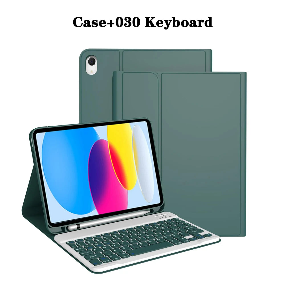 Una laptop junto a una funda de teclado verde y una funda para iPad.