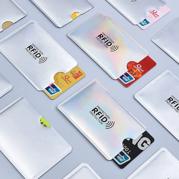 حوامل ومحافظ مختلفة لبطاقات مقاومة لتقنية RFID تظهر ميزات الحماية