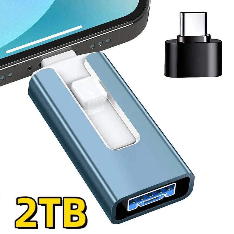 Adaptateur de clé USB bleu avec connecteur argenté et fiche métallique à côté d'un smartphone.