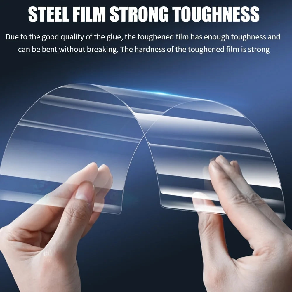 Manos sosteniendo un film transparente que demuestra la resistencia y flexibilidad de un protector de pantalla de vidrio temp