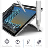 Silberner Stift neben einem Tablet mit digitaler Zeichnung oder Notiz