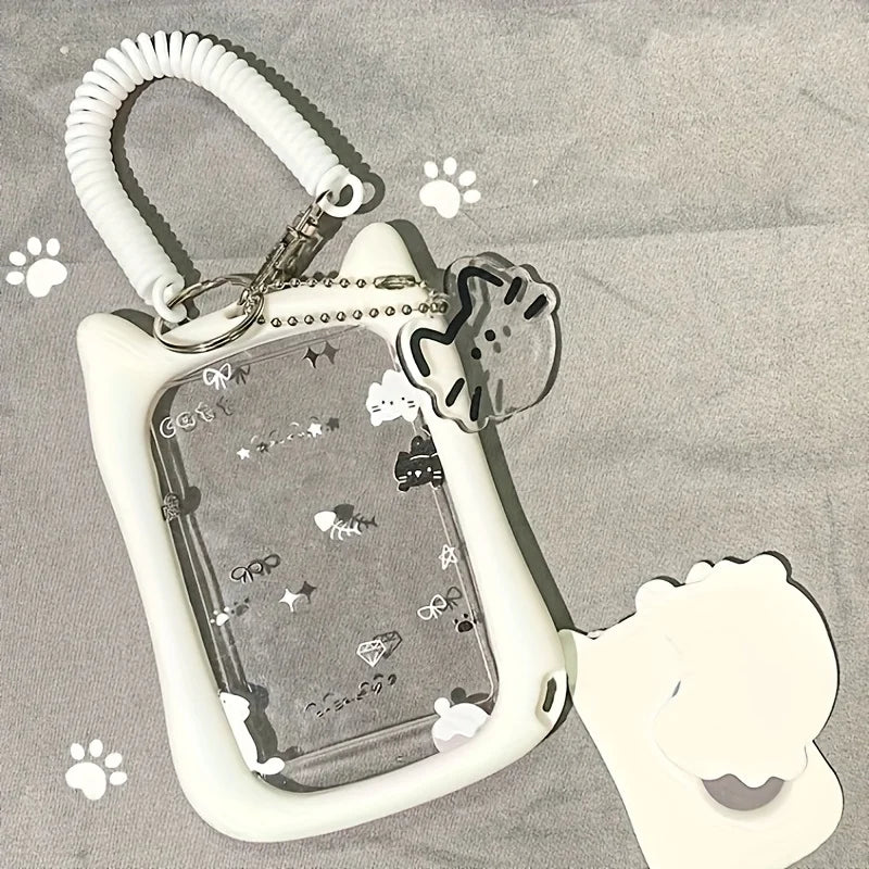 Weißes Silikon-Katzen-Anhänger-Kenncard-Halter mit klarem Kunststoff-Slot und grauem Silikon-Katzencharm.