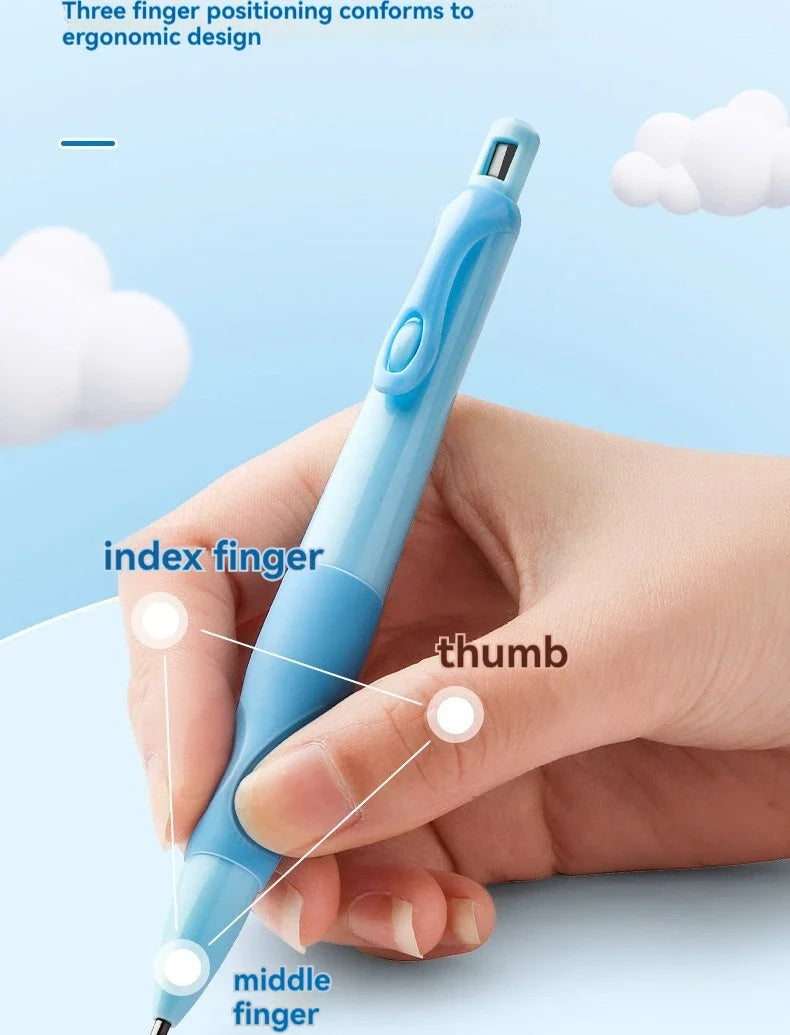 Una mano sostiene un lápiz mecánico en forma de delfín azul claro, demostrando la posición de tres dedos para un diseño ergon