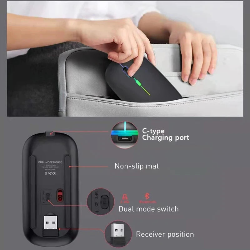 Eine Hand legt eine ergonomische kabellose Gaming-Maus in ihren Ladeanschluss, wobei die Position der rutschfesten Matte und 