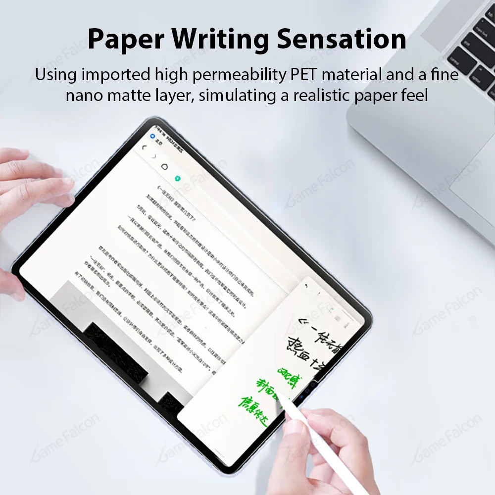 Una mano escribe en una pantalla de iPad con efecto de sensación de papel.