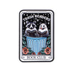 Broche émail représentant deux pandas lisant des livres entourés de feuillage et le texte Trash Readers Book Club