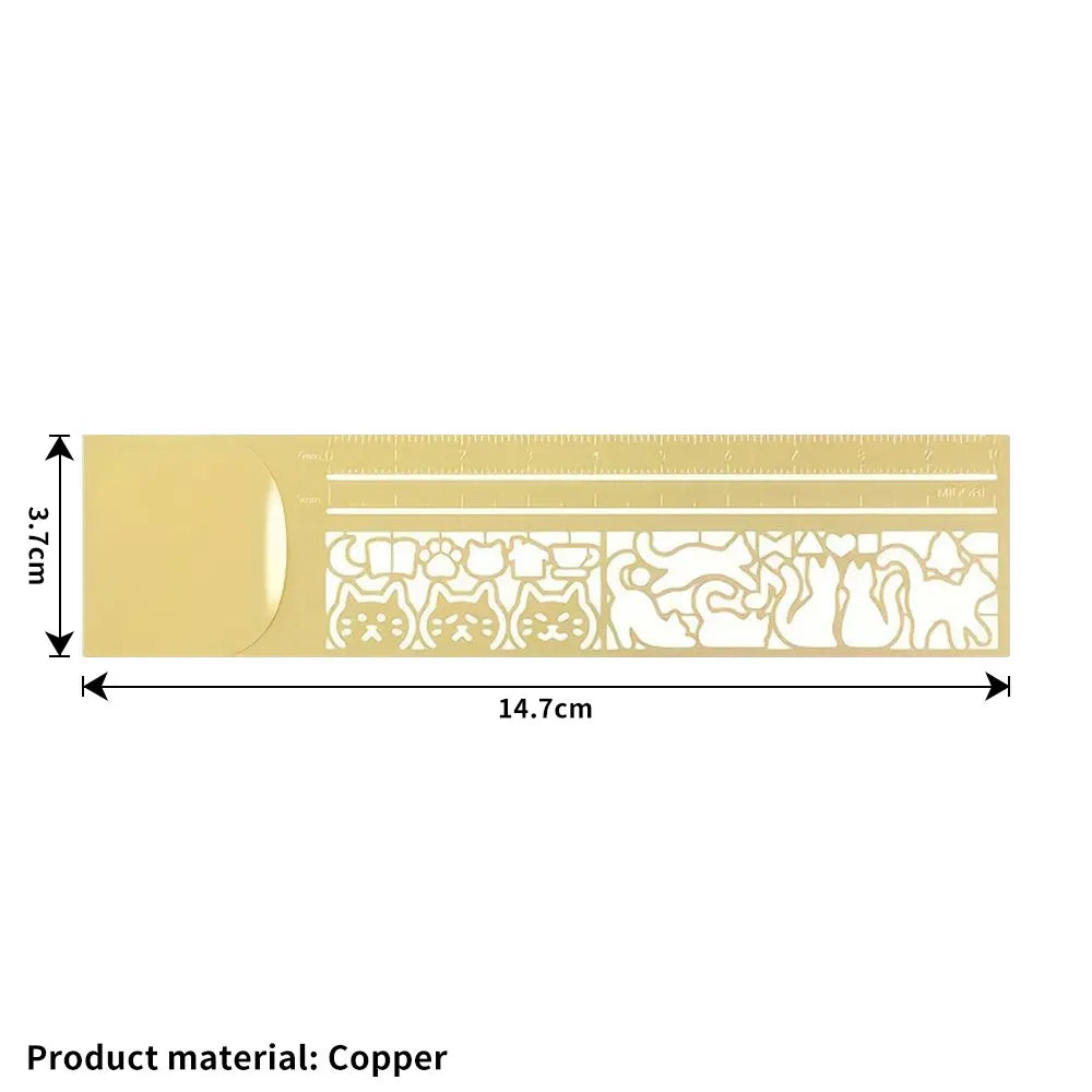 Marcador rectangular de metal de cobre con patrón de gato y marcas de medición.