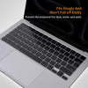 Silikon-Tastaturabdeckung, die fest auf eine silberne MacBook Pro Tastatur passt.