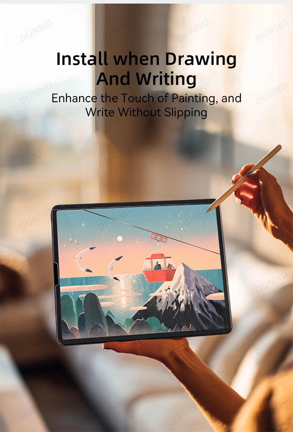 Eine Hand benutzt einen Stift, um auf einem iPad mit magnetischer Folie zu zeichnen, die eine Gemäldeszene zeigt.