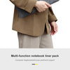 Eine Frau hält eine Mehrzweck-Notizbuch-Einlegepackung in einem Tan-Blazer und zeigt deren Designmerkmale.