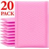 Eine Stapel zwanziger rosa wiederverwendbarer Poly-Blasen-Umschläge zum sicheren Versand.