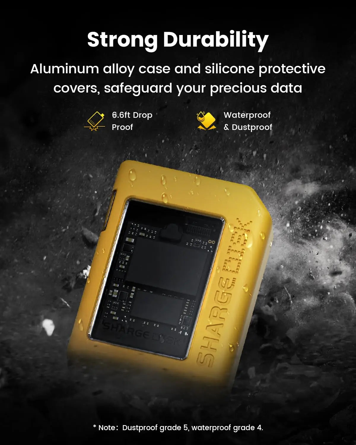 Boîtier M.2 NVMe SSD jaune avec caches de protection en silicone sur fond sombre texturé