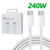 Weiße Box mit einem 240W, geflochtenen USB-C zu USB-C Ladekabel und zwei Anschlüssen.