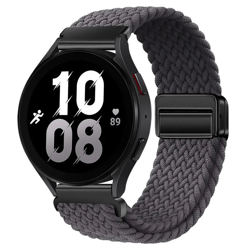 Schwarze Smartwatch mit dunkelgrauem gewebtem Magnetarmband, die 10:08 anzeigt.