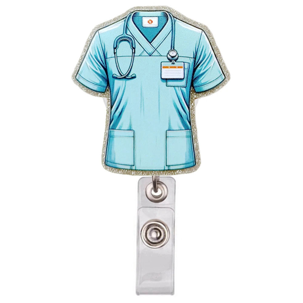 Hellblaue medizinische OP-Oberteil mit Stethoskop und ID-Badge-Clip an einem klaren Acryl-Lanyard