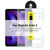Película protectora transparente para un iPad Air 5 con funda negra e indicador amarillo.