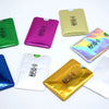 Collection de porte-cartes anti-RFID de différentes couleurs, y compris vert, violet, or et blanc.
